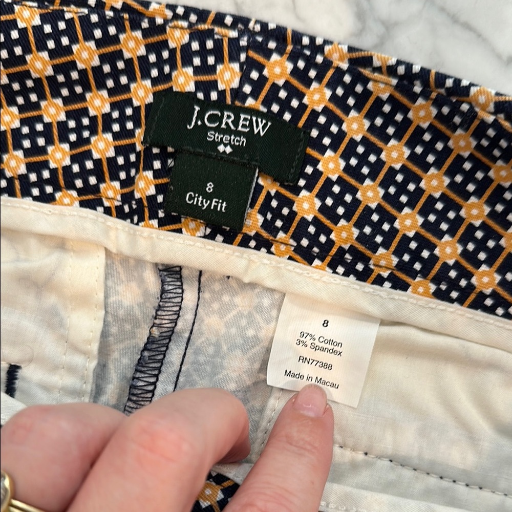 Patterned Cropped Pants With Geometric Design - image 6